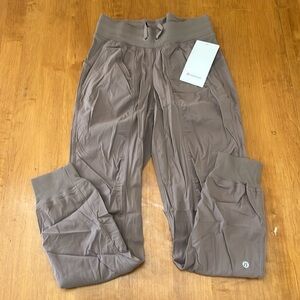 Dance Studio Mid-Rise Jogger